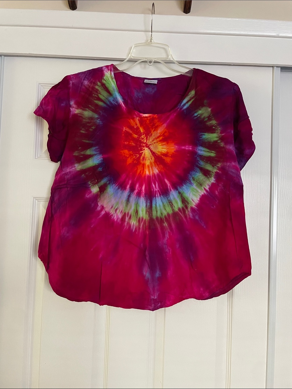 Women’s Magenta Tie-Dye Scoop Neck Short Sleeve Top
